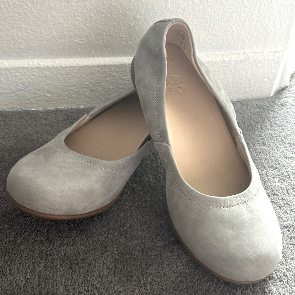 Abeo Tilly flats with neutral footbed